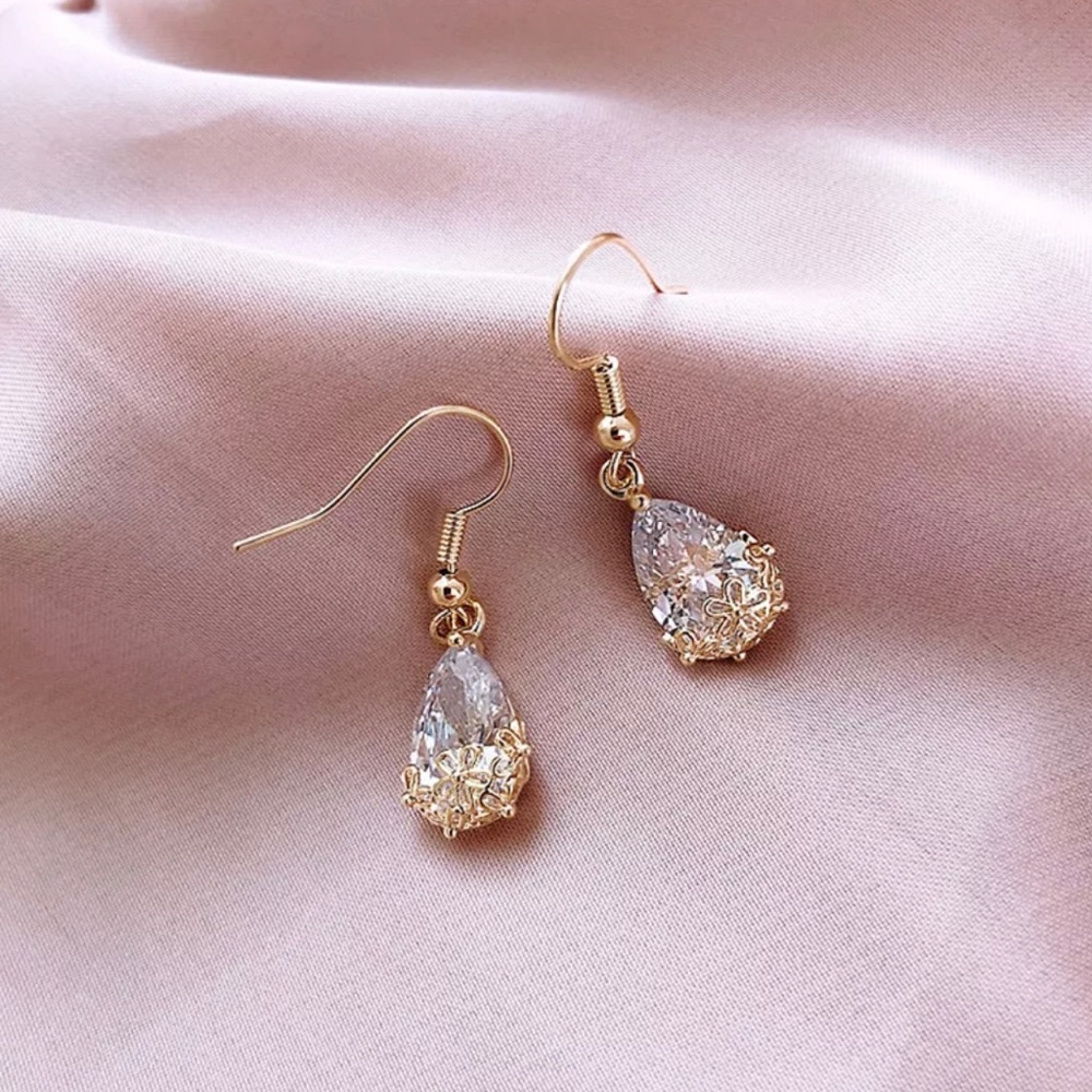 ✨Gold Crystal Drops✨ - Picture 5 of 7